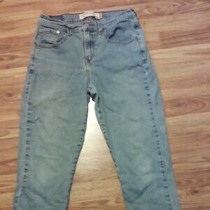 Levi's Ladies Waist 16" x 34" Length Blue Slim Capri's